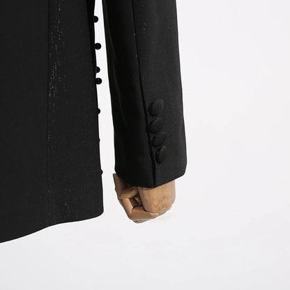 Elegantes Damen-Maxikleid mit hohem Kragen und Laternenärmeln – figurbetontes Design mit Perlendetails für besondere Anlässe.