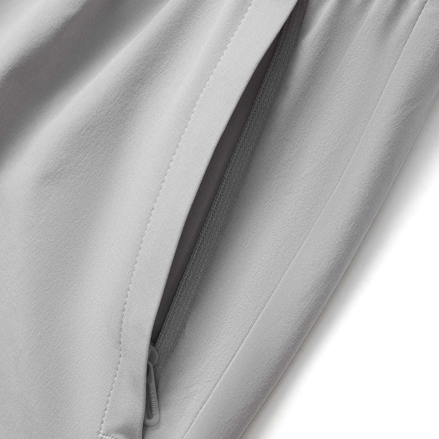 Trainingshorts für Herren, Stoffdetail in hellem Grau mit Naht