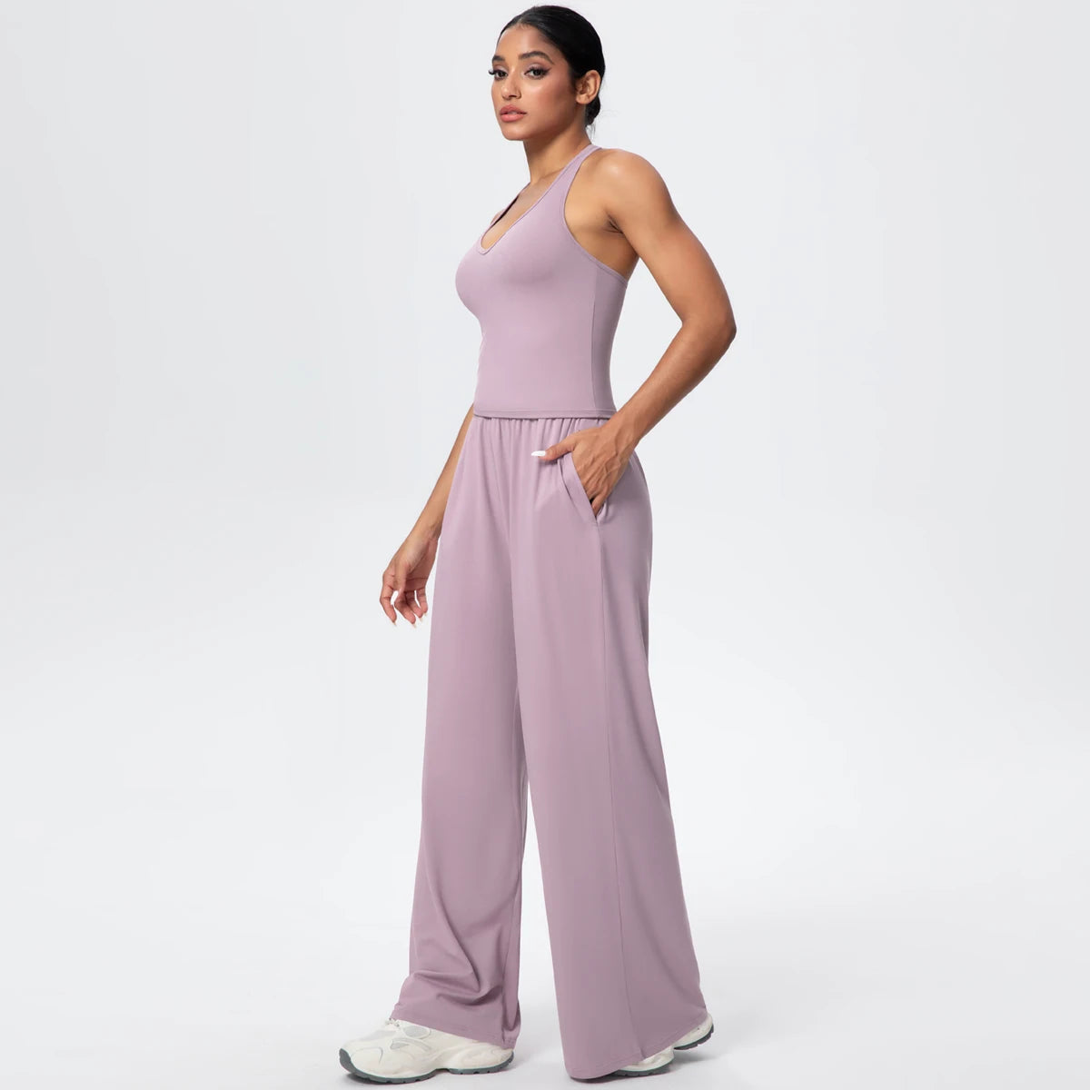 Lila Yoga-Set für Damen, Seitenansicht: Träger-Top und weite Hose mit Raffung am Bund