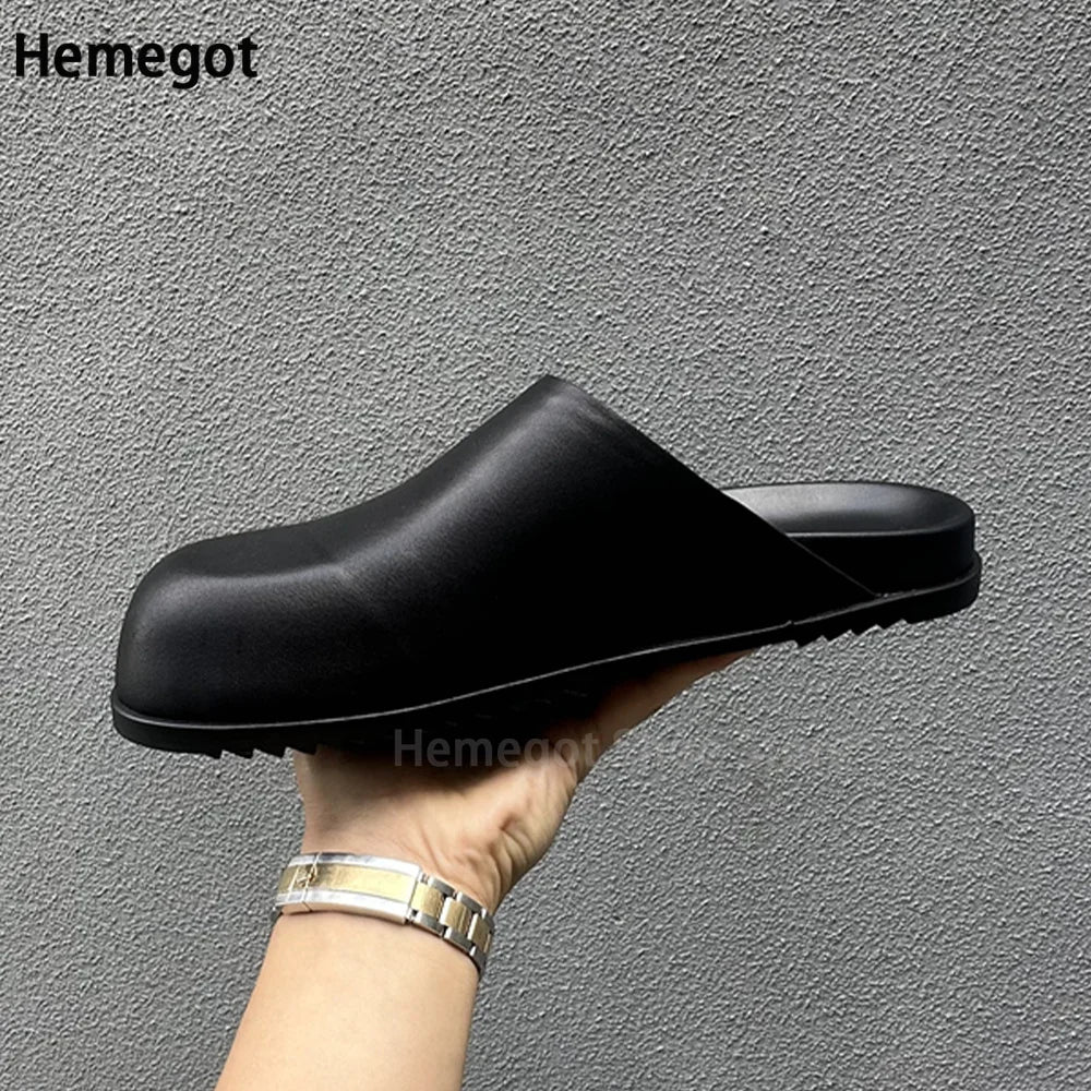 Schwarzer Herren-Slipper mit breiter Kappe und Profilsohle, Slip-On
