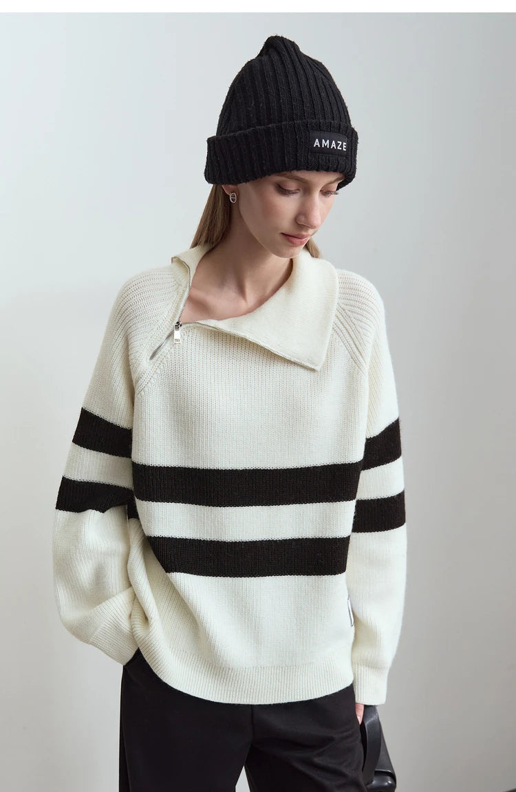Damen-Rollkragenpullover aus Strick, cremeweiß mit schwarzen Streifen an Ärmeln und Saum
