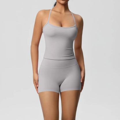 Graues nahtloses Yoga-Set: Trägerhemd-Bustier und Shorts, schmal geschnitten