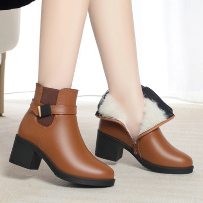Damenstiefeletten cognac mit Fellkragen, Blockabsatz und Riemen-Detail