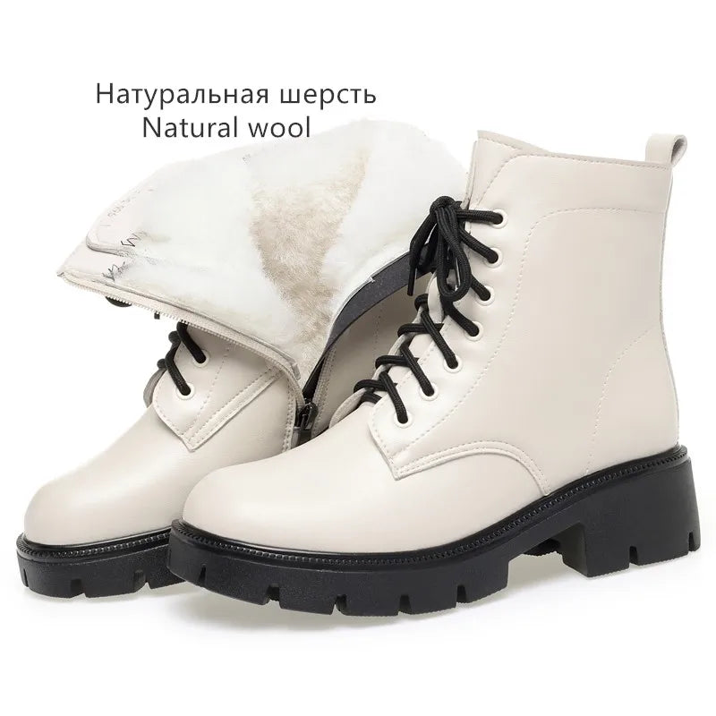 Winterstiefel Damen offwhite, Schnürung, weißes Wollfutter, kantige Profilsohle