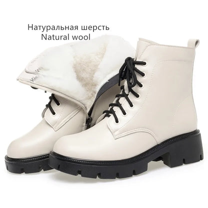 Winterstiefel Damen offwhite, Schnürung, weißes Wollfutter, kantige Profilsohle
