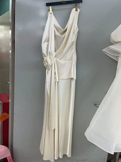 Zweiteiliges Damen-Set aus Spitze und Denim mit V-Ausschnitt, ärmellosem Oberteil und hoch taillierter, knielanger Hose – ideal für Streetwear.