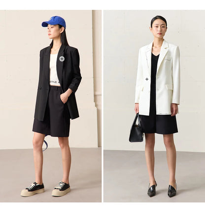 Damen Shorts im minimalistischen Stil mit breitem Bein und Taschen