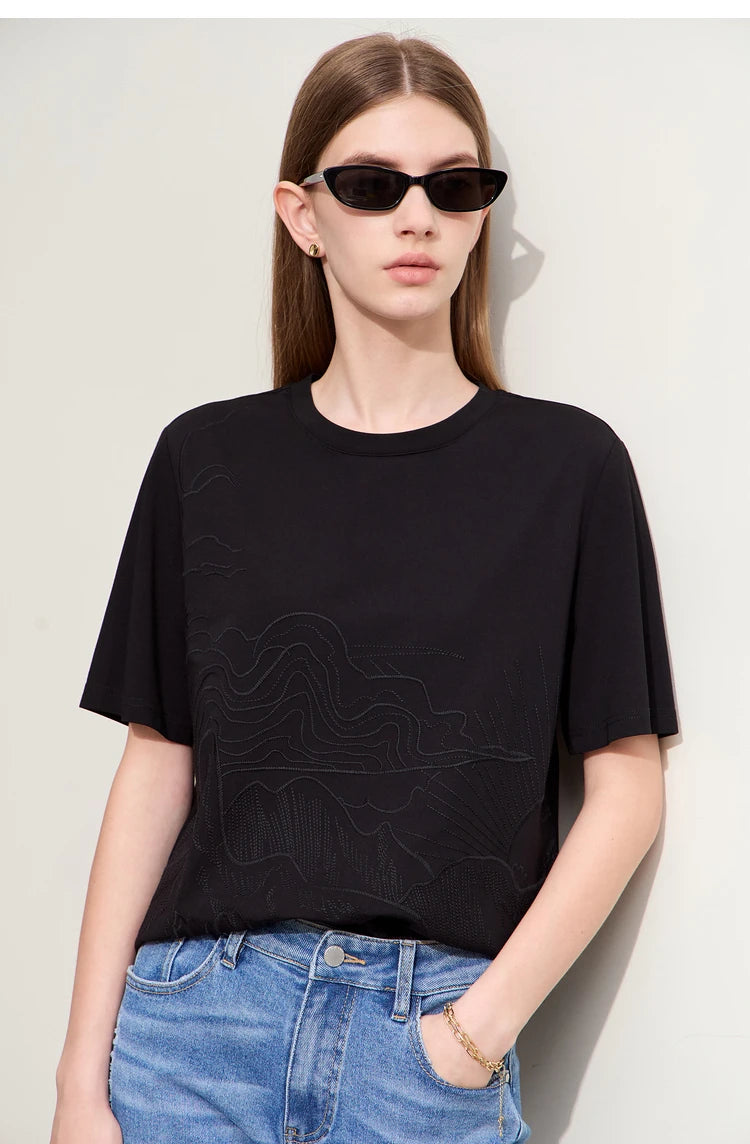 Damen T-Shirt mit minimalistischer Stickerei im lässigen Stil für den Sommer