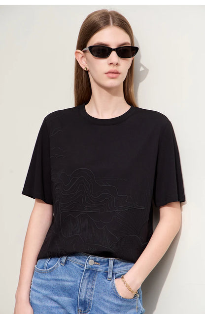 Damen T-Shirt mit minimalistischer Stickerei im lässigen Stil für den Sommer