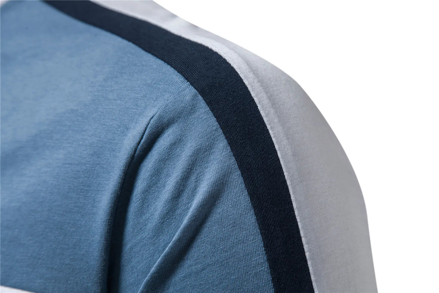 Herren T-Shirt aus Baumwolle im modischen Design für den Sommer
