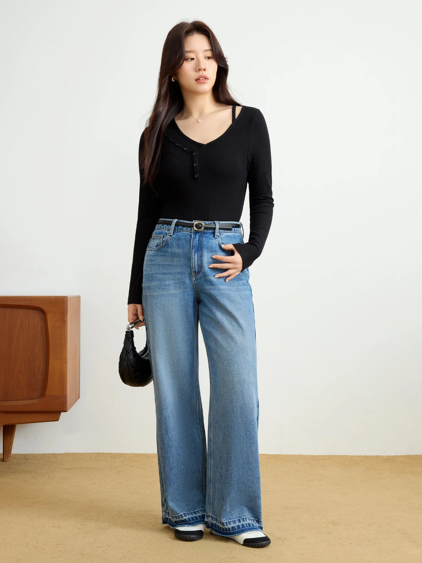Kurzarm-Bluse mit Spitzenstickerei und Hohldesign – ideal für den Sommer und den Büroalltag