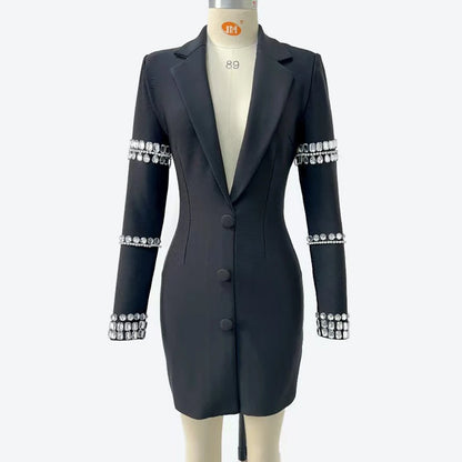 Elegantes Damenkleid mit Rundhalsausschnitt, halblangen Ärmeln und Spitzen-Patchwork-Design – figurbetont und stilvoll.