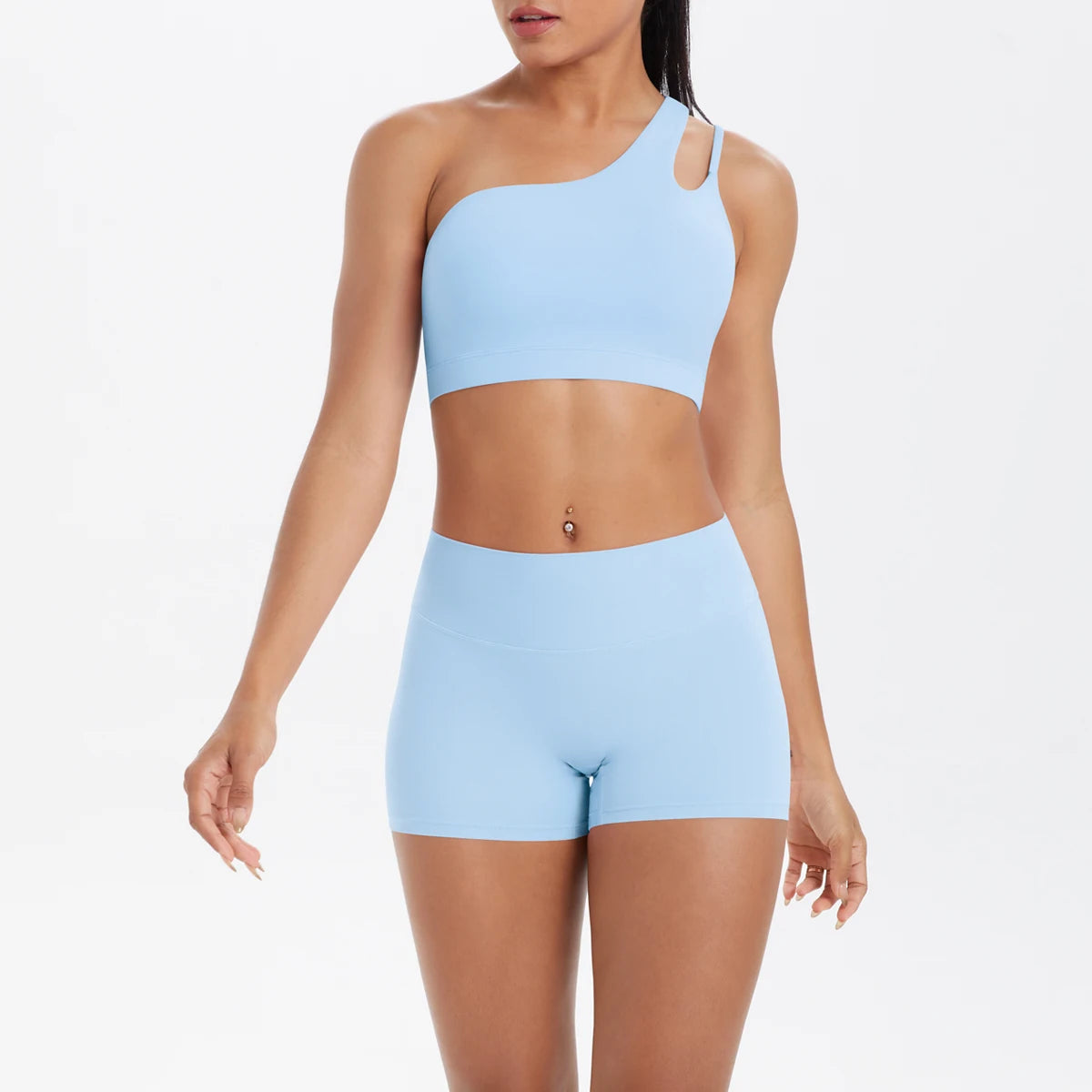 Frauen-Yoga-Set: hellblaues Sport-Top und High-Waist Shorts