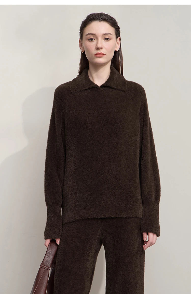 Damen-Set aus dunkelbraunem Pullover mit Kragen und passender Hose