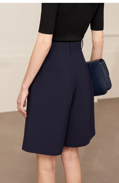 Damen Shorts im minimalistischen Stil für das Büro mit weitem Bein