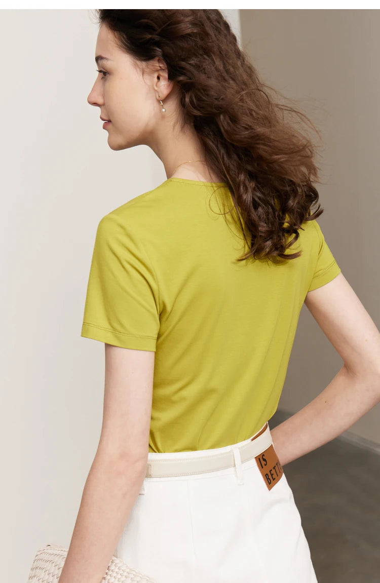 Damen T-Shirt im Minimalismus-Stil mit V-Ausschnitt und dünnem Design