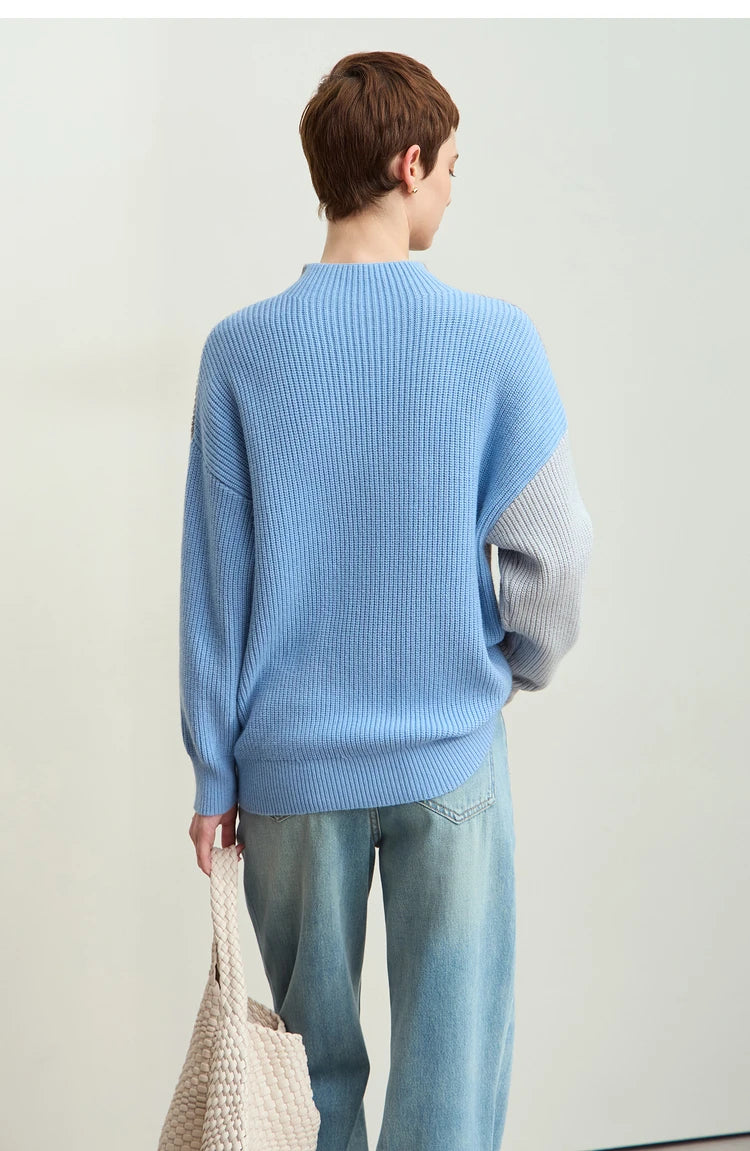 Damen-Rollkragenpullover in Hellblau mit grauem Ärmel-Block, geripptem Saum und Bündchen