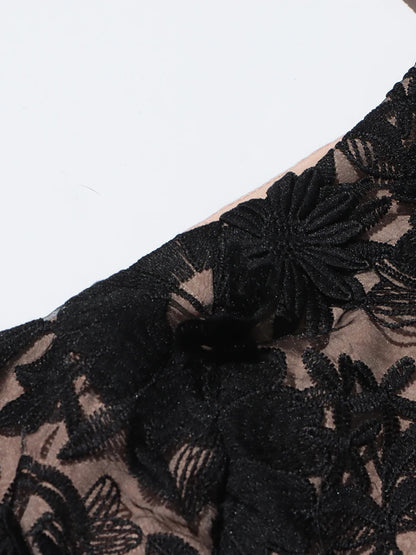 Weite Damen-Lederhose mit hohem Bund und Reißverschluss im minimalistischen Design – modisch und schick.