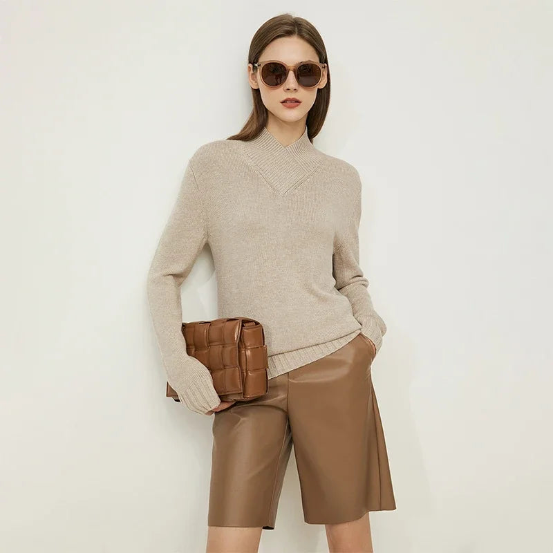 Damen-Strickpullover mit Stehkragen, beiger Farbton, seitliche Ansicht