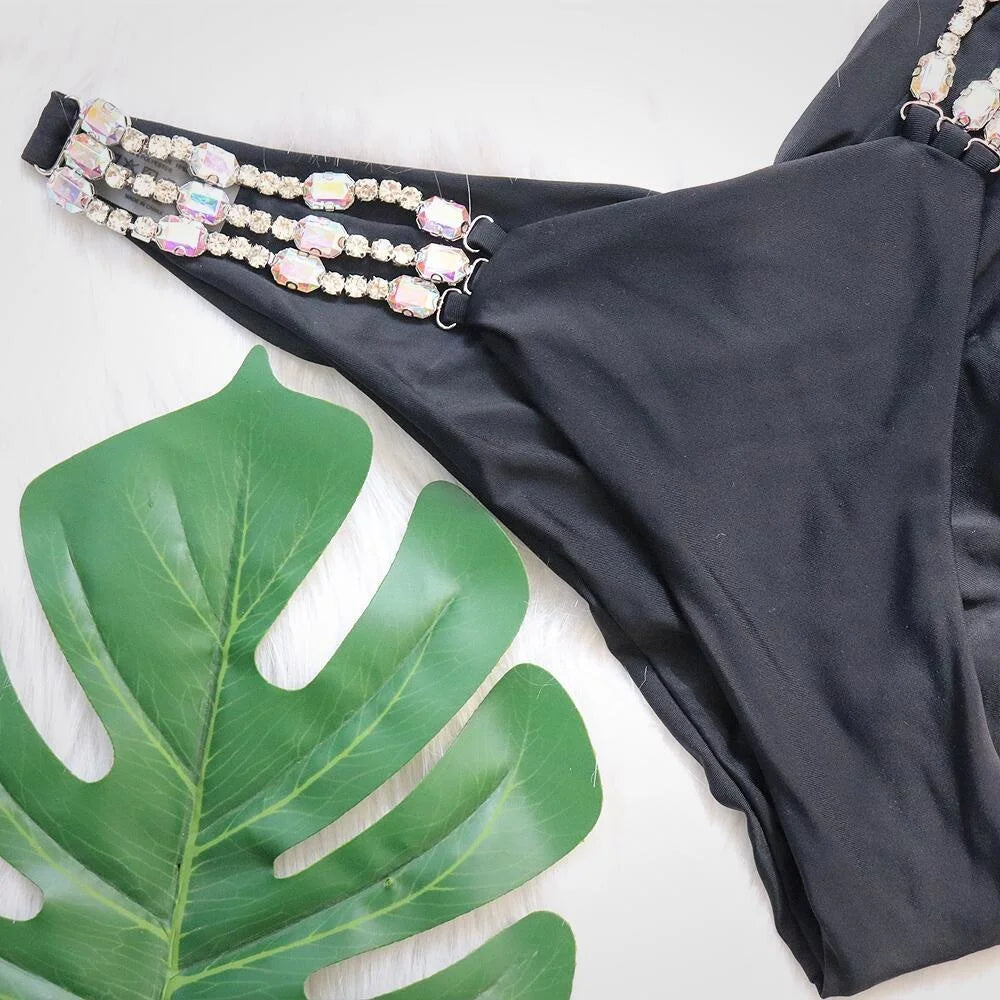 Schwarzes Bikini-Set mit Blumenmuster und Push-up-Effekt – verführerische Bademode für Strand und Pool