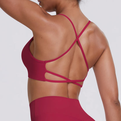 Bordeauxroter Sport-BH Crop Top mit gekreuzten Rückenträgern und Aussparungen
