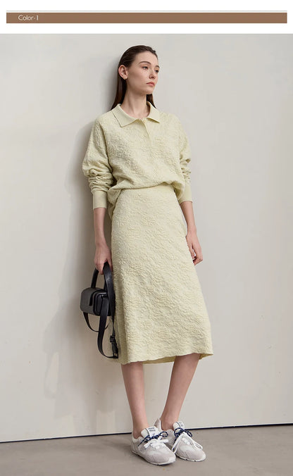 Damen-Pullover in hellem Creme mit Kragen, Knöpfen und lockerem Sitz
