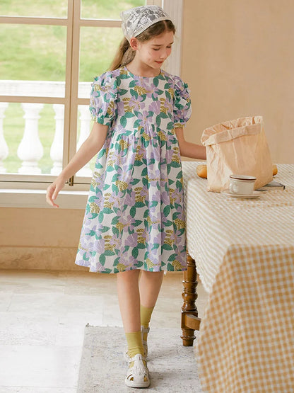 Kurzes Mädchen-Kleid mit Puffärmeln und Cheongsam-Design, Patchwork aus Gaze in Lila-Blau, mit Perlenknöpfen – für Kinder von 3 bis 12 Jahren.