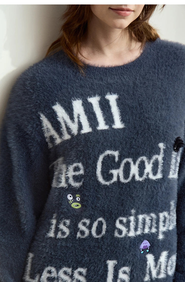 Blauer Damenpullover mit AMII-Schriftzug und Monster-Label