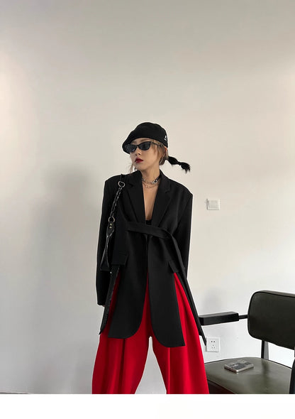 Zweiteiliges Damen-Set mit Stickerei: Langarm-Oberteil mit Reverskragen und hoch taillierte, lange Hose – stilvoll und elegant.
