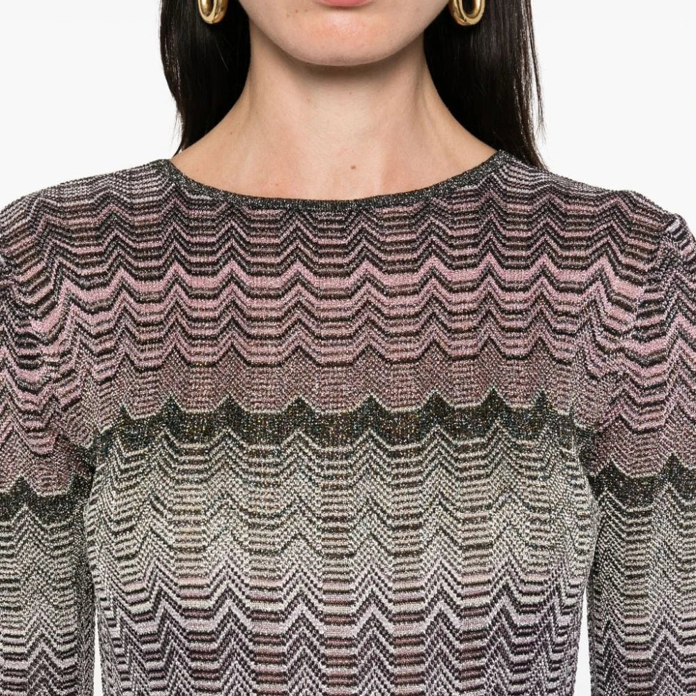 Zweiteiliges Damen-Set mit Rundhals und langen Ärmeln – Oberteil mit Diamant-Details und Rock mit hoher Taille und Patchwork-Taschen.