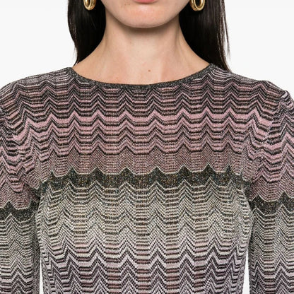 Zweiteiliges Damen-Set mit Rundhals und langen Ärmeln – Oberteil mit Diamant-Details und Rock mit hoher Taille und Patchwork-Taschen.