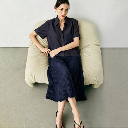 Damen-Midikleid mit Reverskragen, Knopfleiste und plissiertem Midirock, dunkelblau