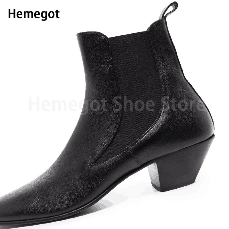 Schwarze Chelsea-Boots mit elastischem Einsatz am Schaft und Lederoberfläche
