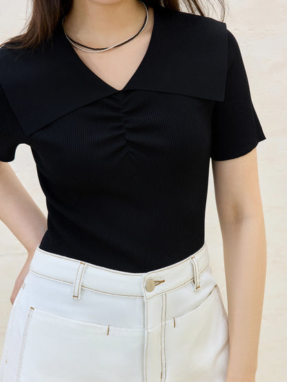 Weites Damen-Shirt mit Buchstaben-Print und langen Ärmeln – ideal für den Frühling und vielseitig kombinierbar.