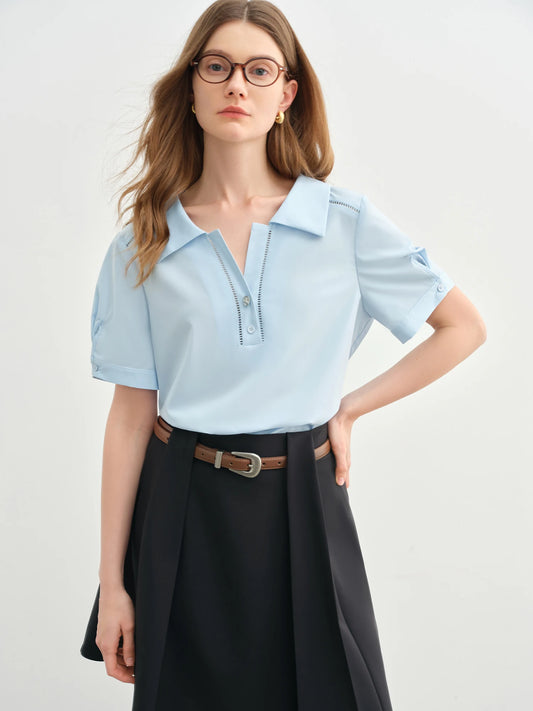 Eleganter Damen-Wollpullover mit schrägem Kragen und Schlitz – vielseitig und schick für den Frühling