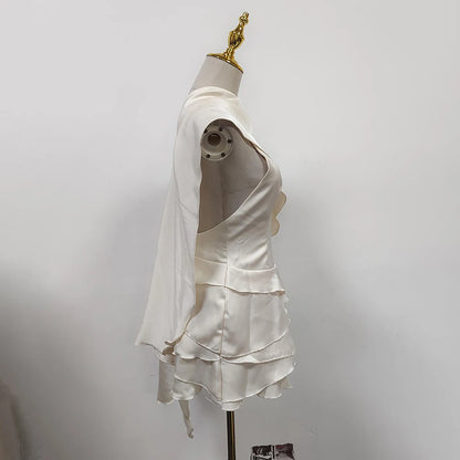 Elegantes Damen-Midikleid mit schulterfreiem Design, langen Ärmeln und Perlen-Patchwork – figurbetont und luxuriös.
