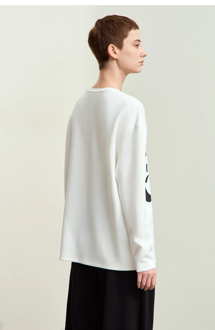 Damen T-Shirt im minimalistischen Stil mit Rundhalsausschnitt und Druckdesign