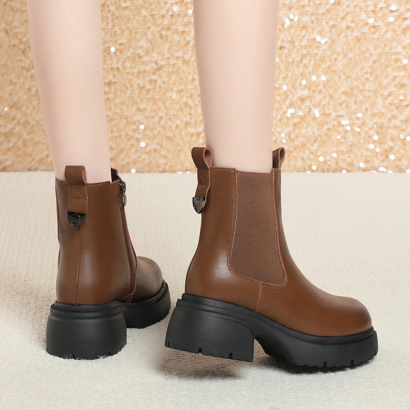 Braune Damen-Schneestiefel mit Chelsea-Einsatz und gefüttertem Schaft, schwarze Profilsohle