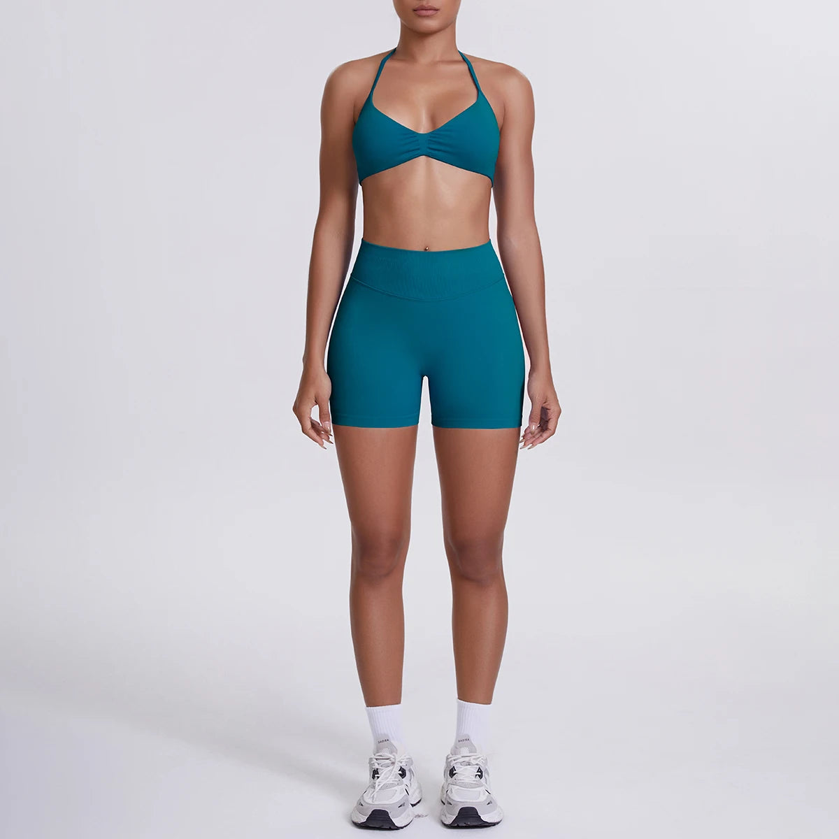 Nahtloses Yogaset in Pfauengrün: Push-up-BH und High-Waist-Shorts