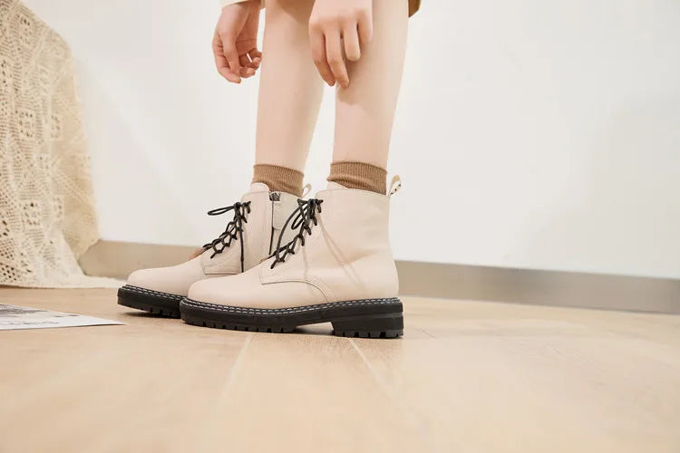 Damen-Stiefeletten aus Leder, hellbeige, mit Schnürsenkeln und profilierter Laufsohle