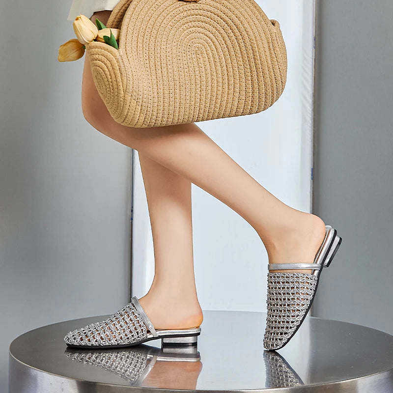 AIYUQI 2025, neue Stil, geschlossene Zehen-Damenhausschuhe, gewebte, rutschfeste römische Hausschuhe für Frauen, große Sommer-Strand-Damenschuhe