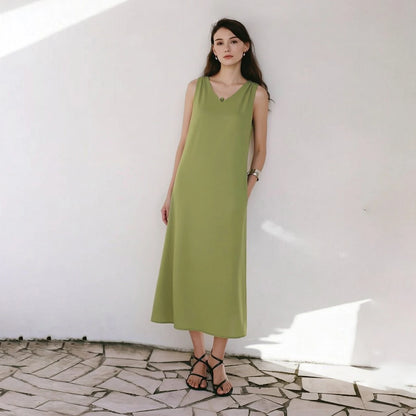 Elegantes Damenkleid Mit Perlendetails Und V-Ausschnitt