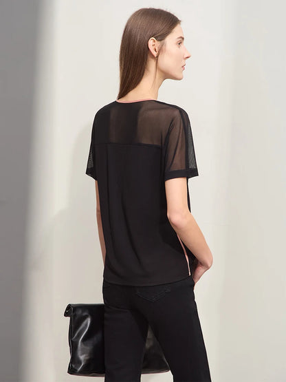 Damen T-Shirt im Minimalismus-Stil mit V-Ausschnitt und Kontrastnähten