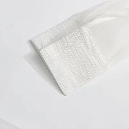 Lässige Damenbluse mit Spitzenbesatz und Patchwork-Design, langärmlig und mit Reverskragen – ideal für einen stilvollen Auftritt.