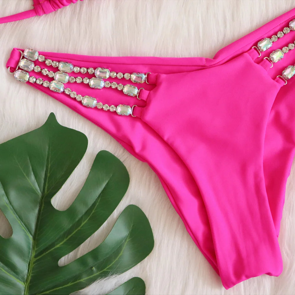 Schwarzes Bikini-Set mit Blumenmuster und Push-up-Effekt – verführerische Bademode für Strand und Pool