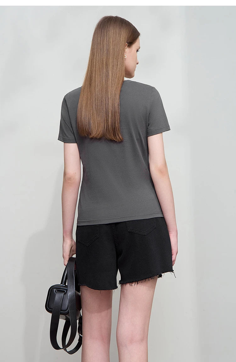 Damen T-Shirt im minimalistischem Stil mit V-Ausschnitt und Plissee-Details