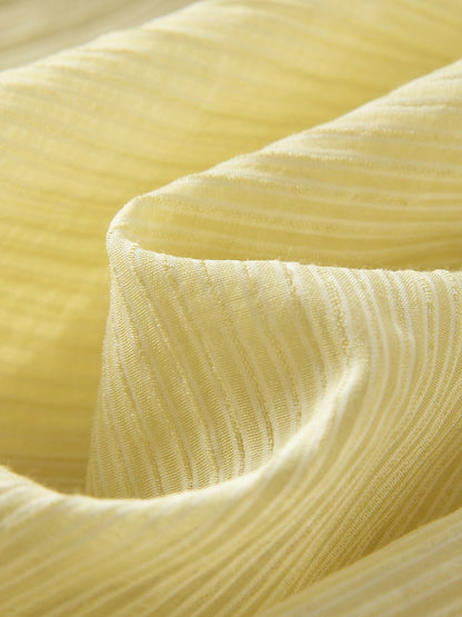 Sommerliches Damen-Shirt mit figurbetontem, künstlerischem Druck und einzigartigem Muster – lässig und schick.