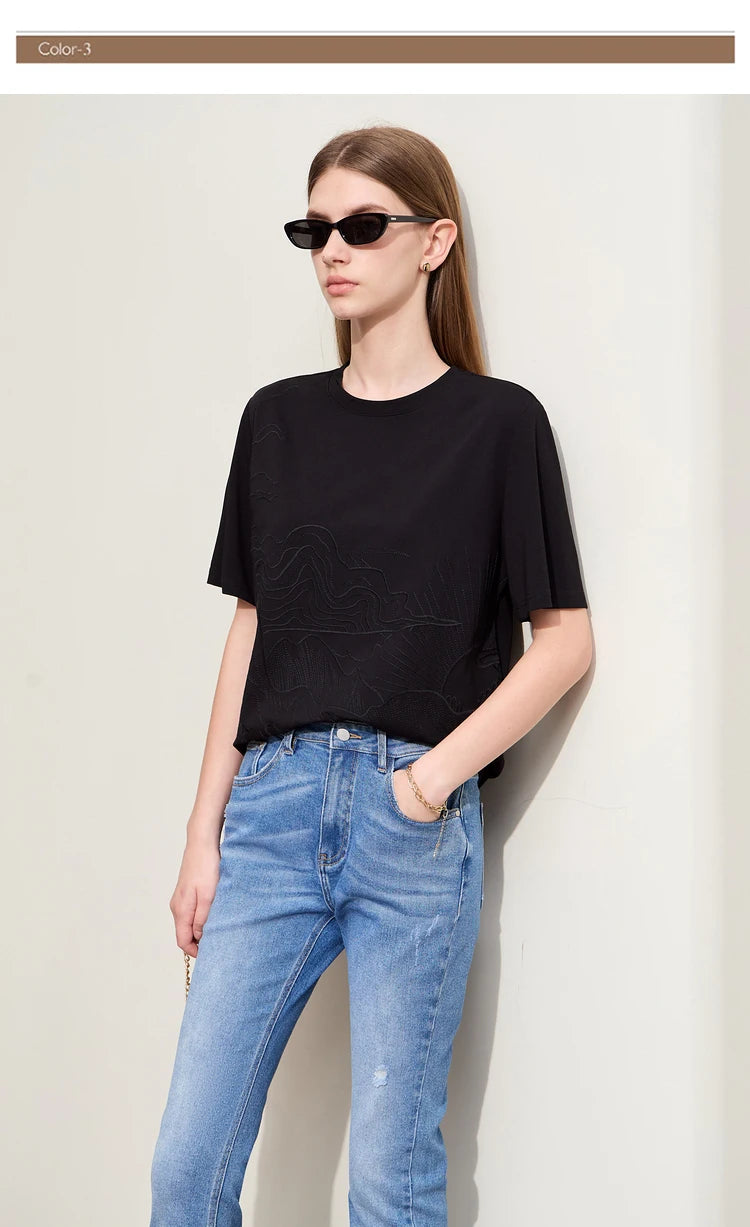 Damen T-Shirt mit minimalistischer Stickerei im lässigen Stil für den Sommer