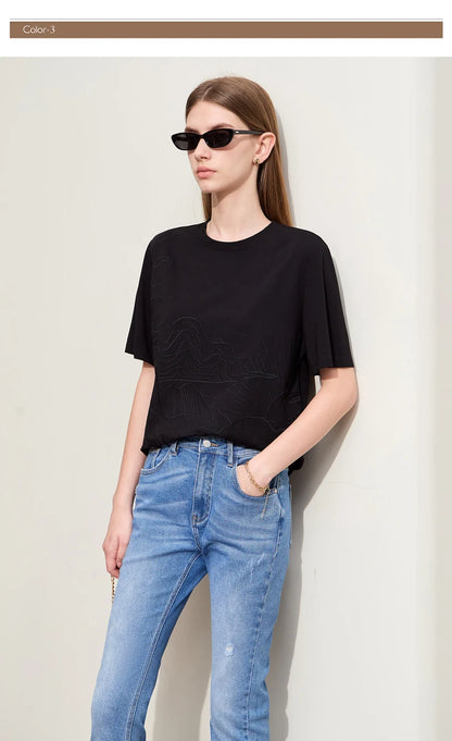 Damen T-Shirt mit minimalistischer Stickerei im lässigen Stil für den Sommer