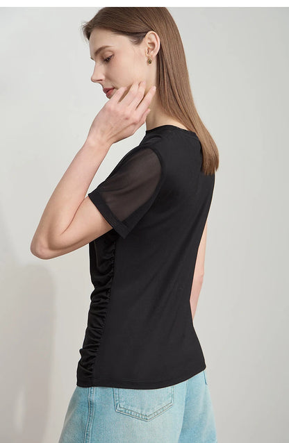 Damen T-Shirt im minimalistischen Sommerstil mit Rundhalsausschnitt und figurformendem Schnitt